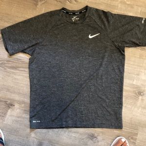Men’s Nike gray T-shirt Dry-Fit size large